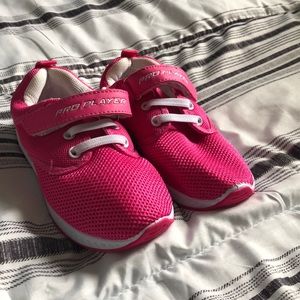 Size 10 girls tennis shoes